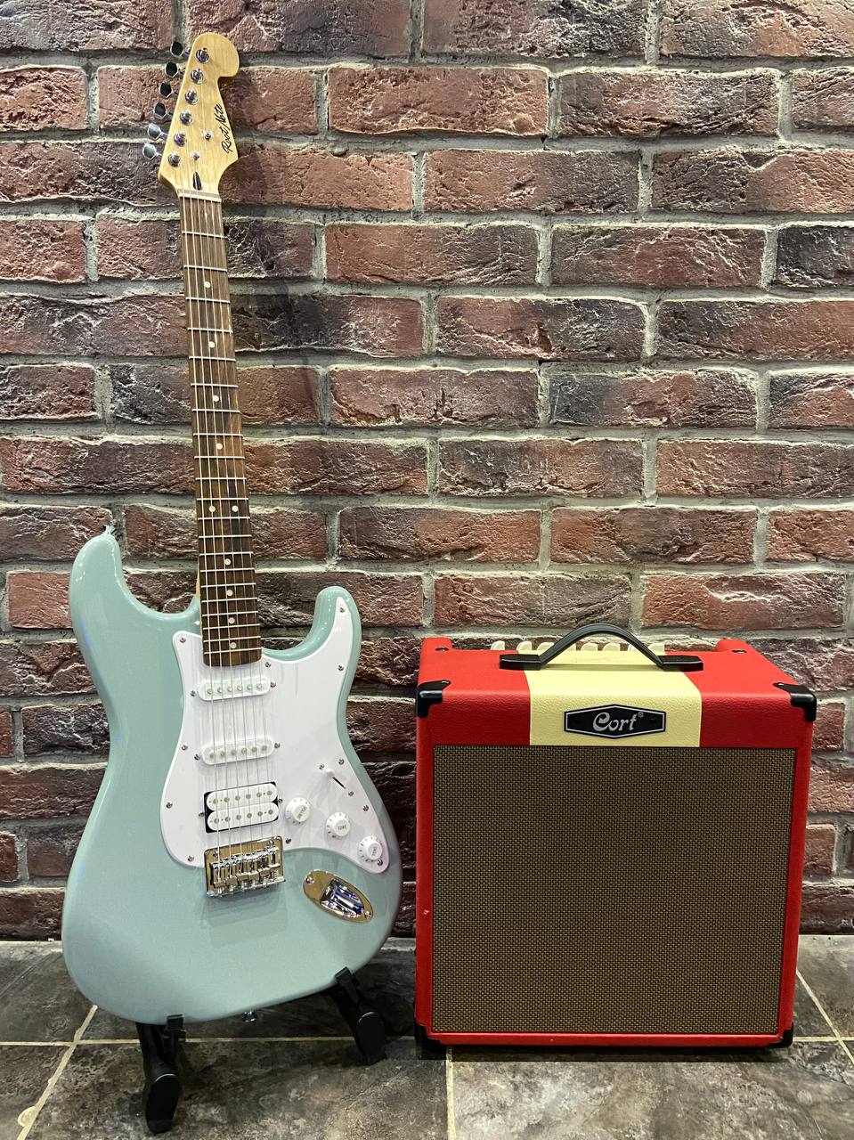 Электрогитара Root Note + Комбоусилитель Cort 30 ват (аналог Fender)