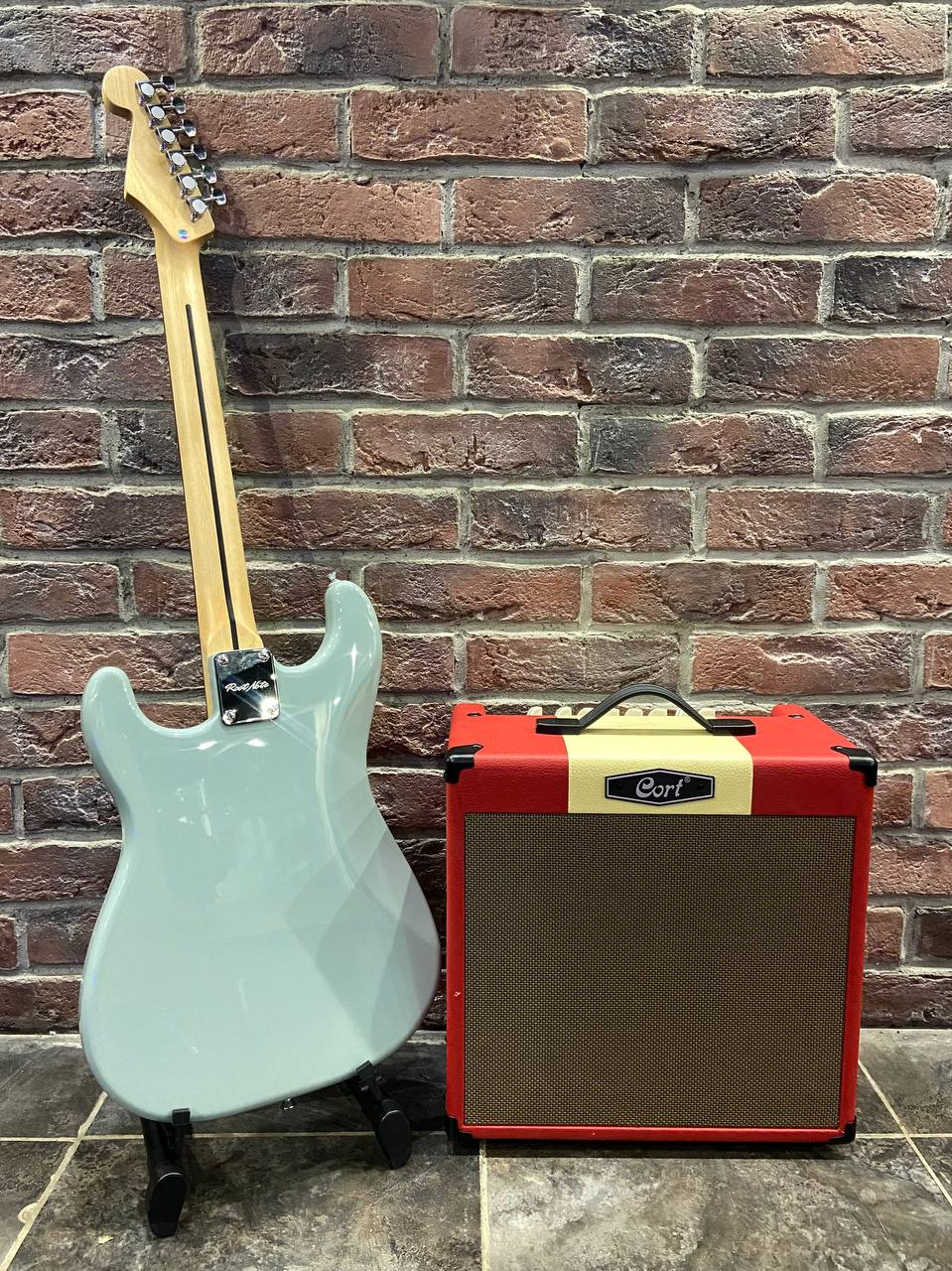 Электрогитара Root Note + Комбоусилитель Cort 30 ват (аналог Fender) - изображение 2