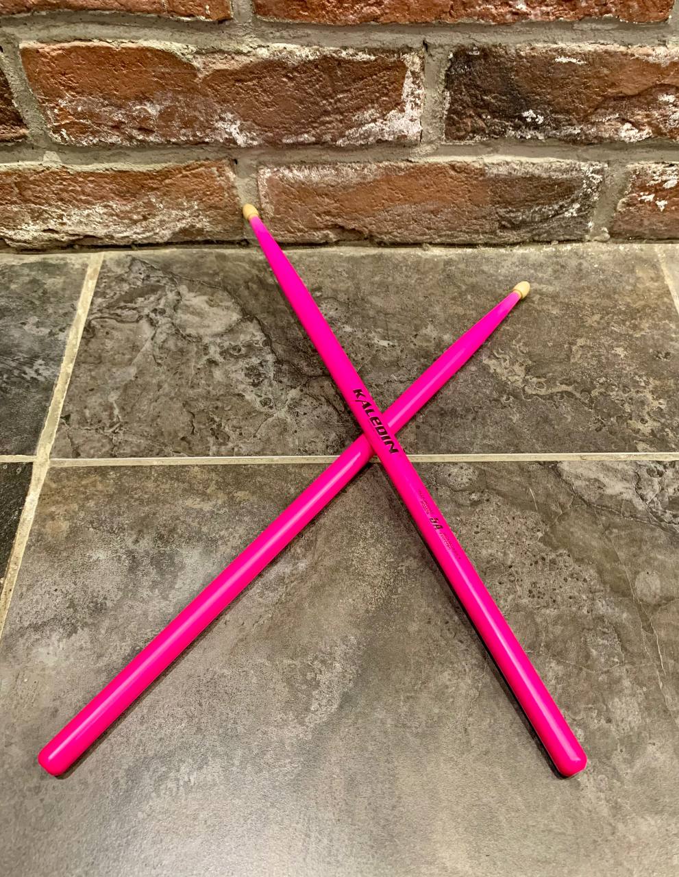 Барабанные Палочки Флуоресцентные из Граба Kaledin 5A Pink - изображение 9