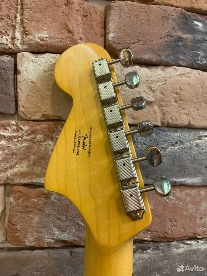 Электрогитара Squier Classic Vibe '70s Jaguar Black - изображение 8