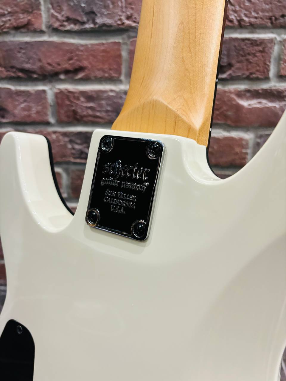 Электрогитара Schecter Demon 8 + Портативный Цифровой Комбик NUX MK-2 (комплект) - изображение 7