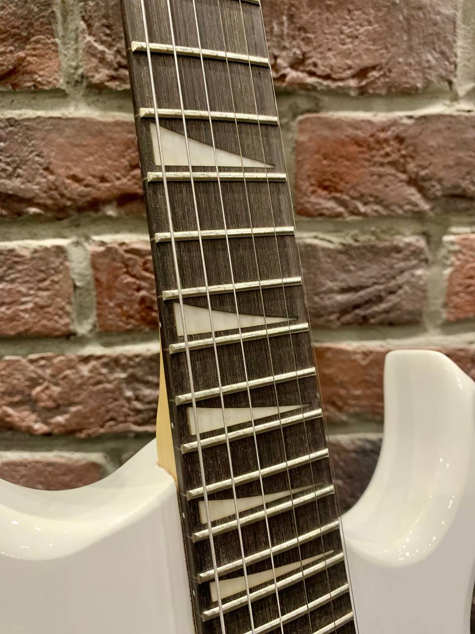 Электрогитара Gilbert HH Forest White Edition - изображение 3