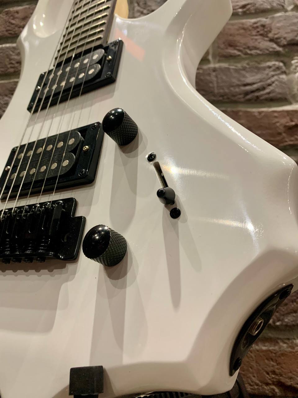 Электрогитара Gilbert HH Forest White Edition - изображение 5