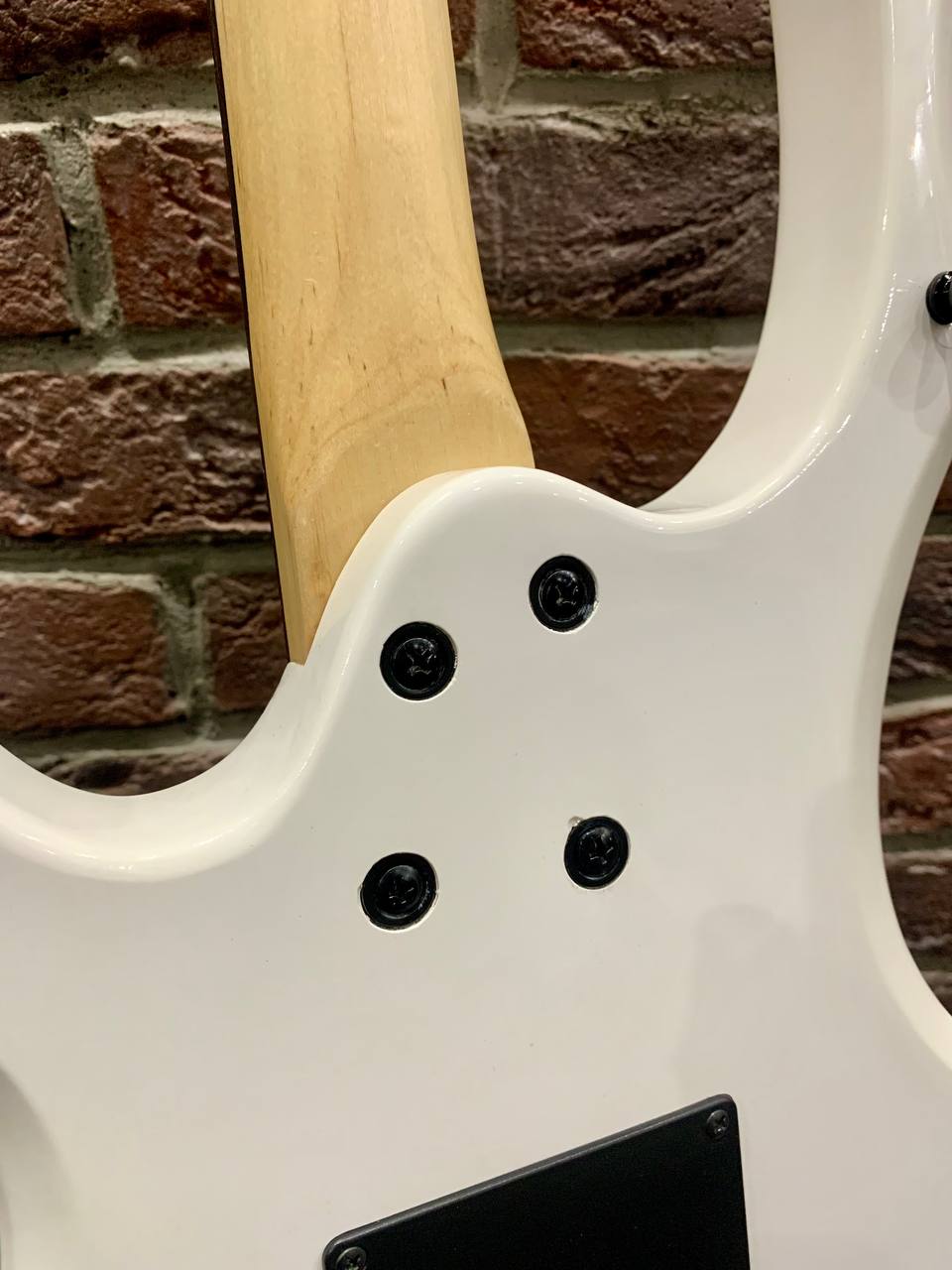 Электрогитара Gilbert HH Forest White Edition - изображение 6