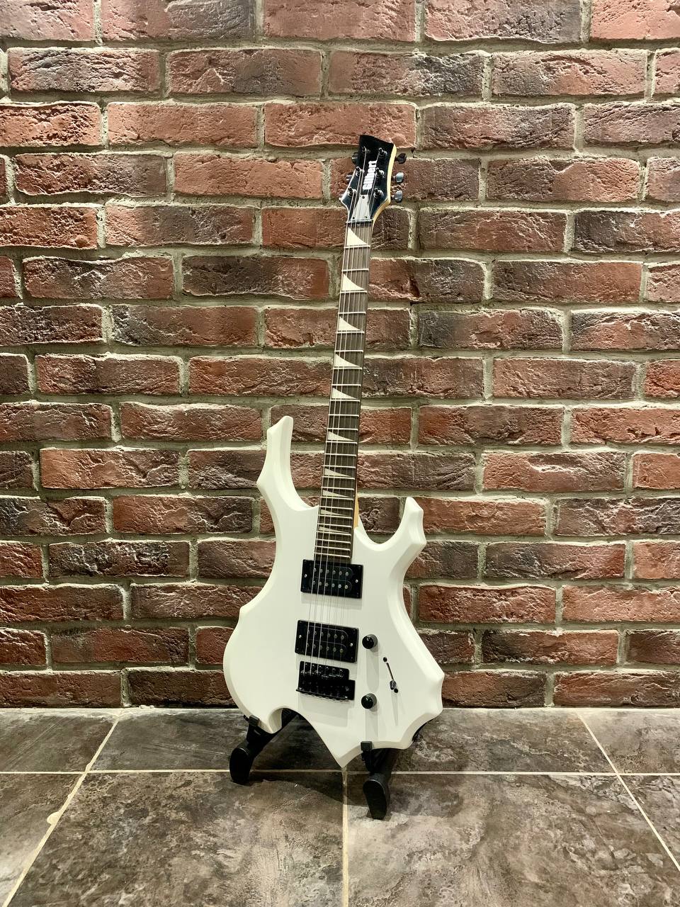 Электрогитара Gilbert HH Forest White Edition - изображение 8