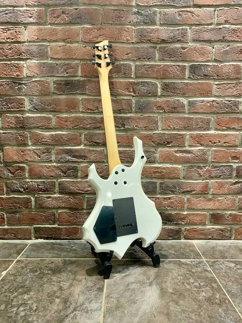 Электрогитара Gilbert HH Forest White Edition - изображение 9