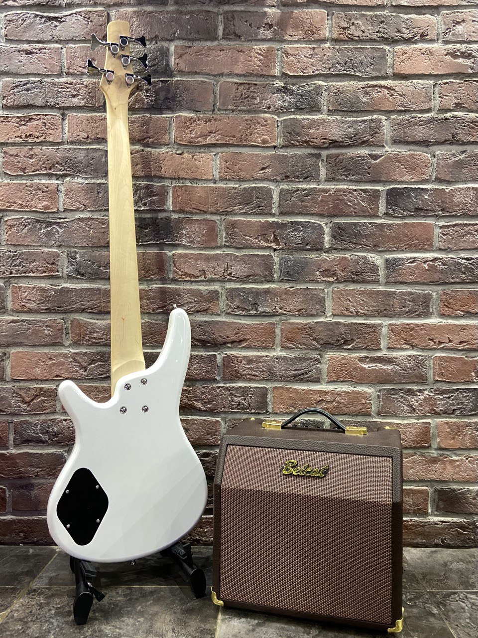 Белая Бас Гитара 5 Струн + Комбик 15 ват (комплект) - изображение 2