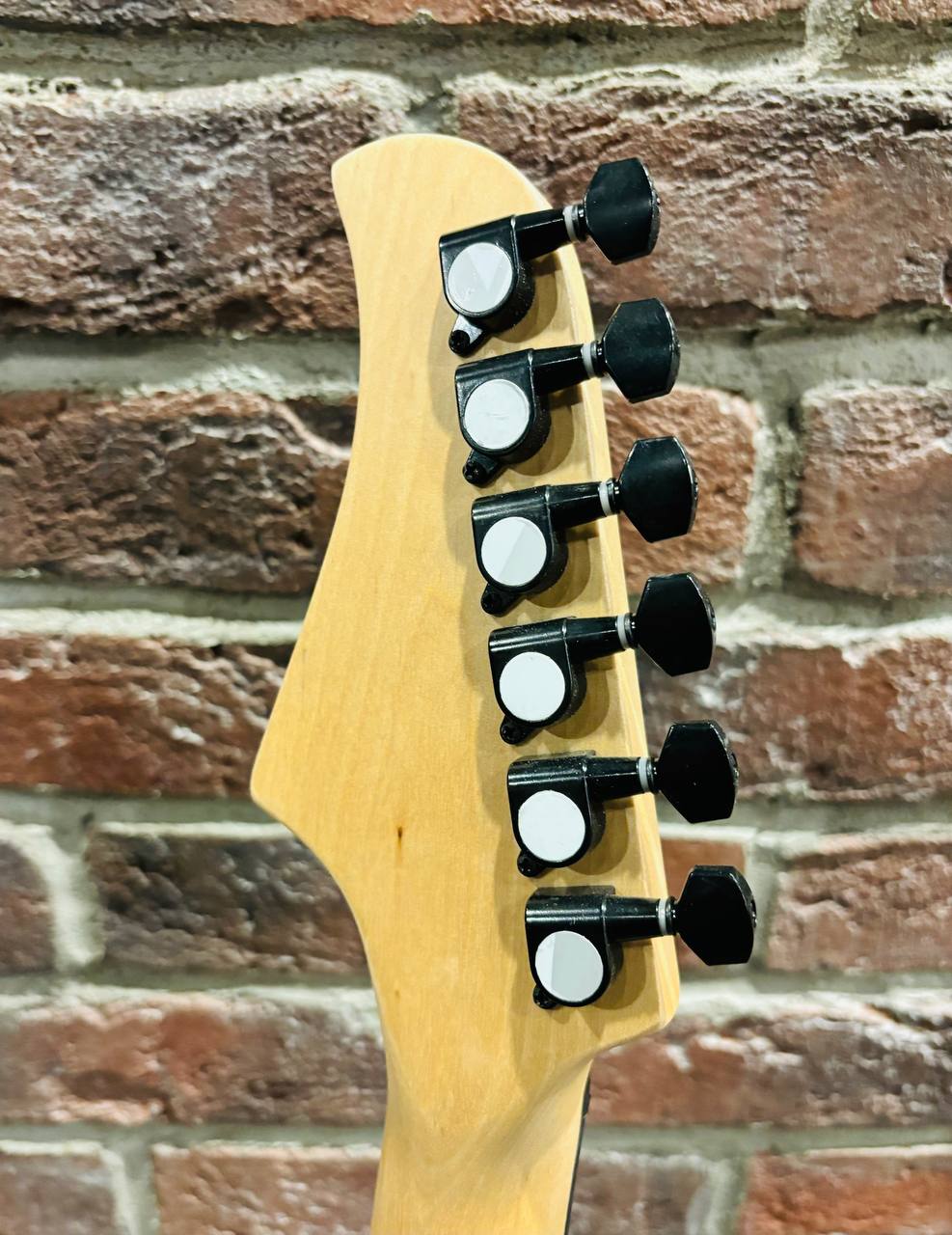 Электрогитара Stratocaster HSS + Мощный Комбик с Перегрузом (комплект) - изображение 8