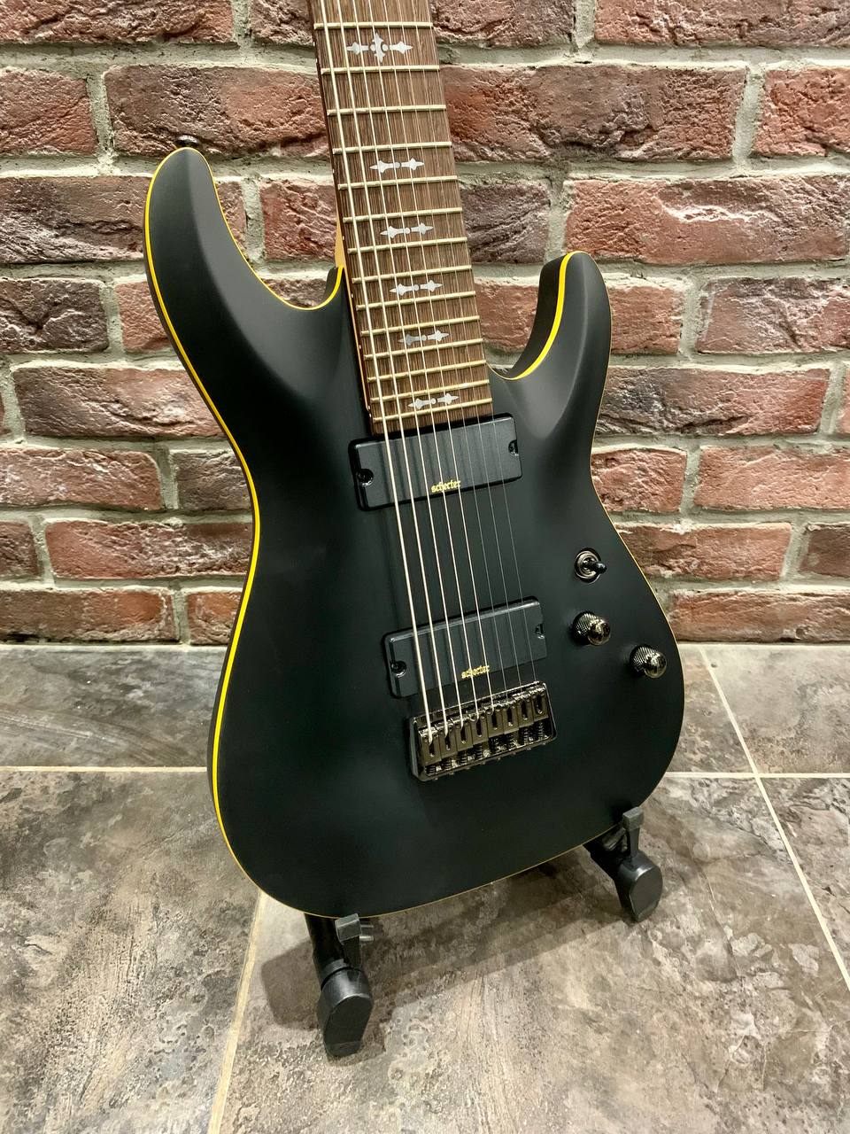 Электрогитара Schecter Demon 8 BKS + Комбик-Процессор NUX 40 вт - изображение 3
