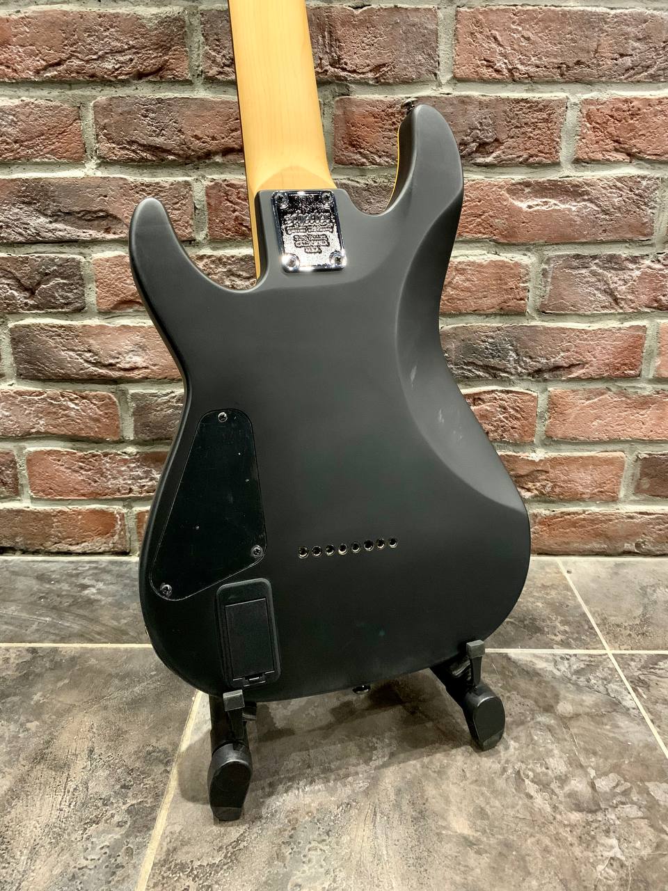 Электрогитара Schecter Demon 8 BKS + Комбик-Процессор NUX 40 вт - изображение 4