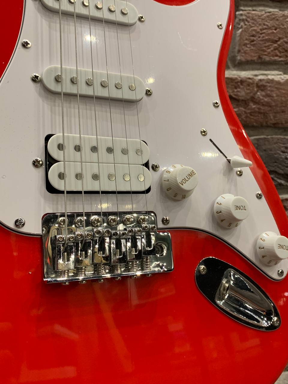 Электрогитара Stratocaster HSS + Комбик с Эффектами 40 ват - изображение 5