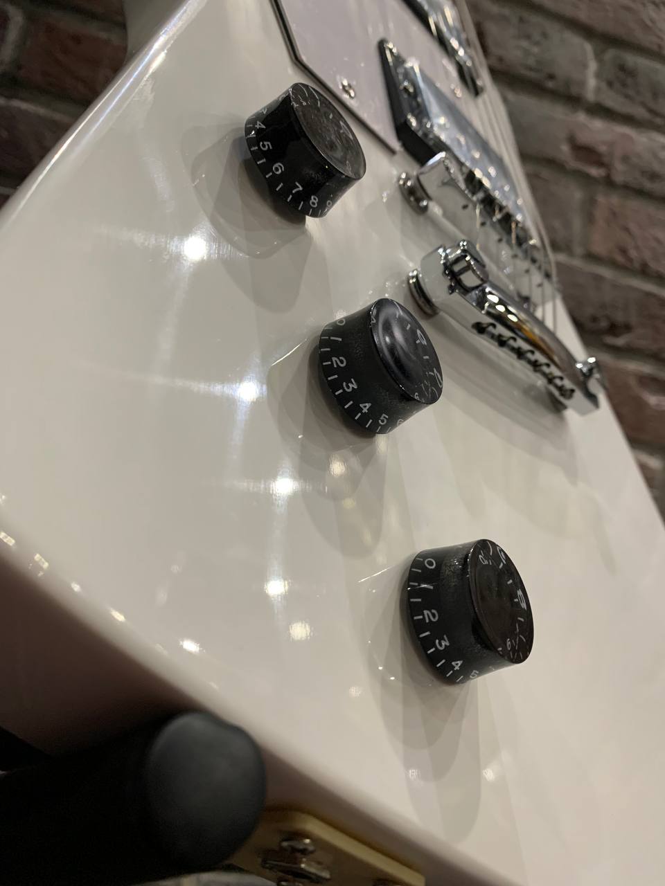 Леворукая Электрогитара Explorer HH-LH White - изображение 4