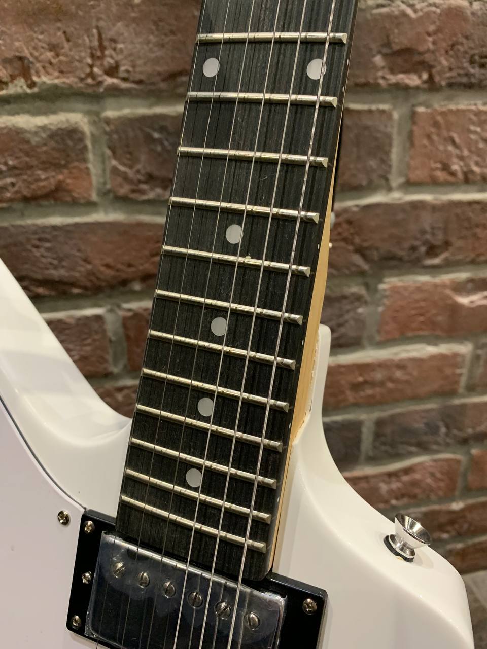 Леворукая Электрогитара Explorer HH-LH White - изображение 5