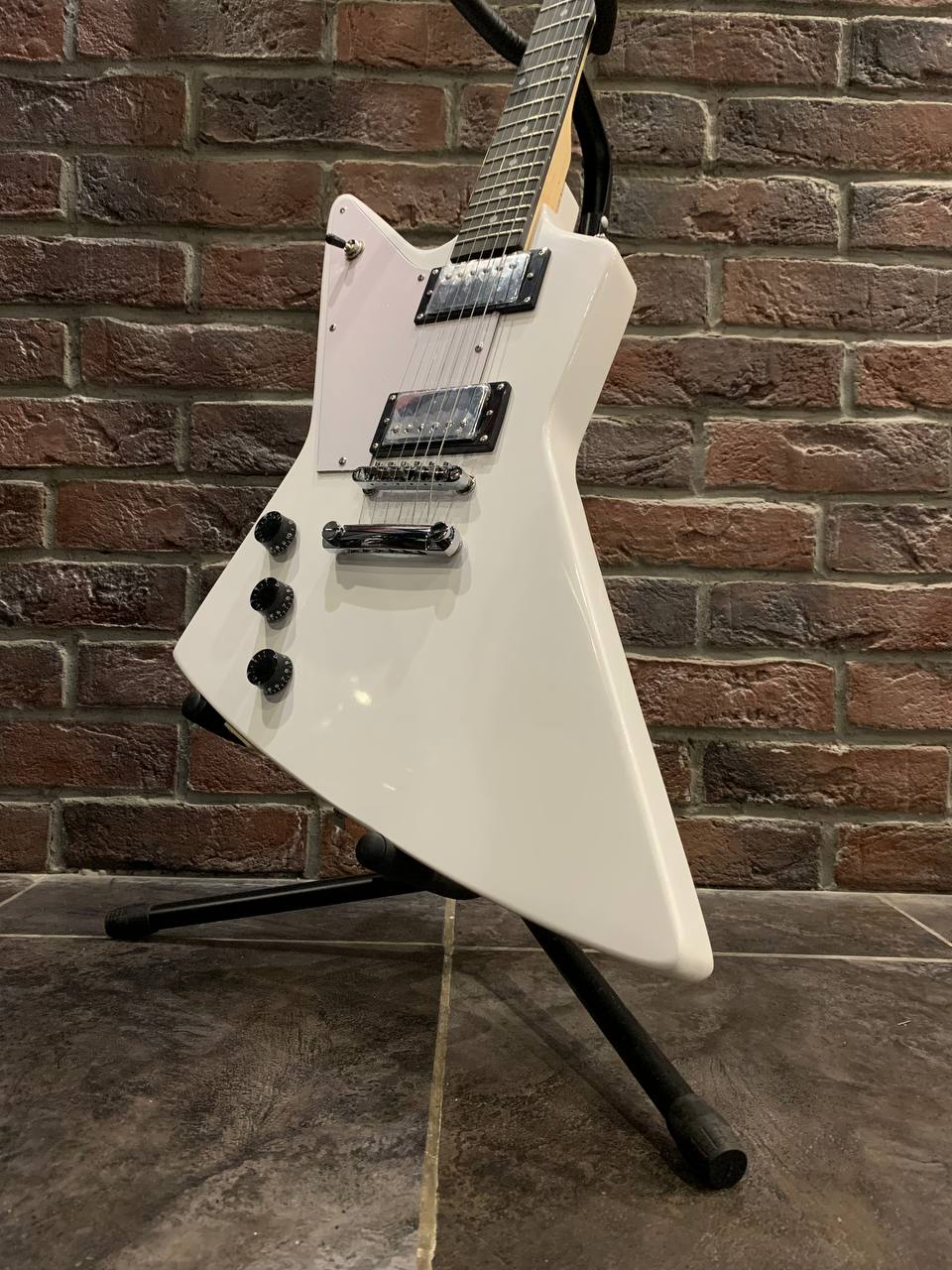 Леворукая Электрогитара Explorer HH-LH White - изображение 6