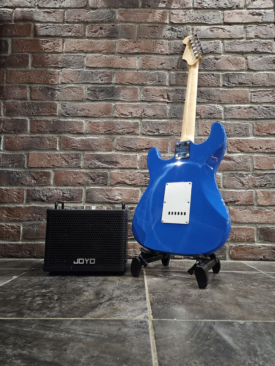 Электрогитара HSS под Fender + Цифровой Комбик с Эффектами и Драм Машиной - изображение 2