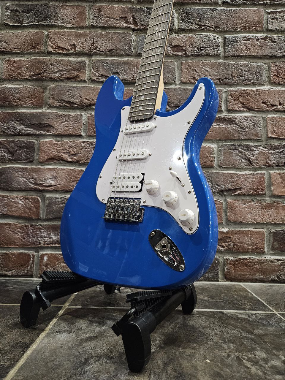 Электрогитара HSS под Fender + Цифровой Комбик с Эффектами и Драм Машиной - изображение 3
