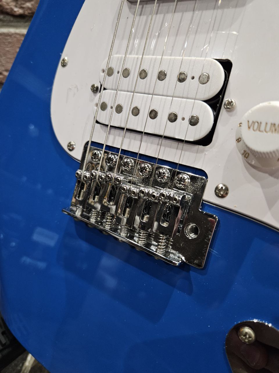 Электрогитара HSS под Fender + Цифровой Комбик с Эффектами и Драм Машиной - изображение 5