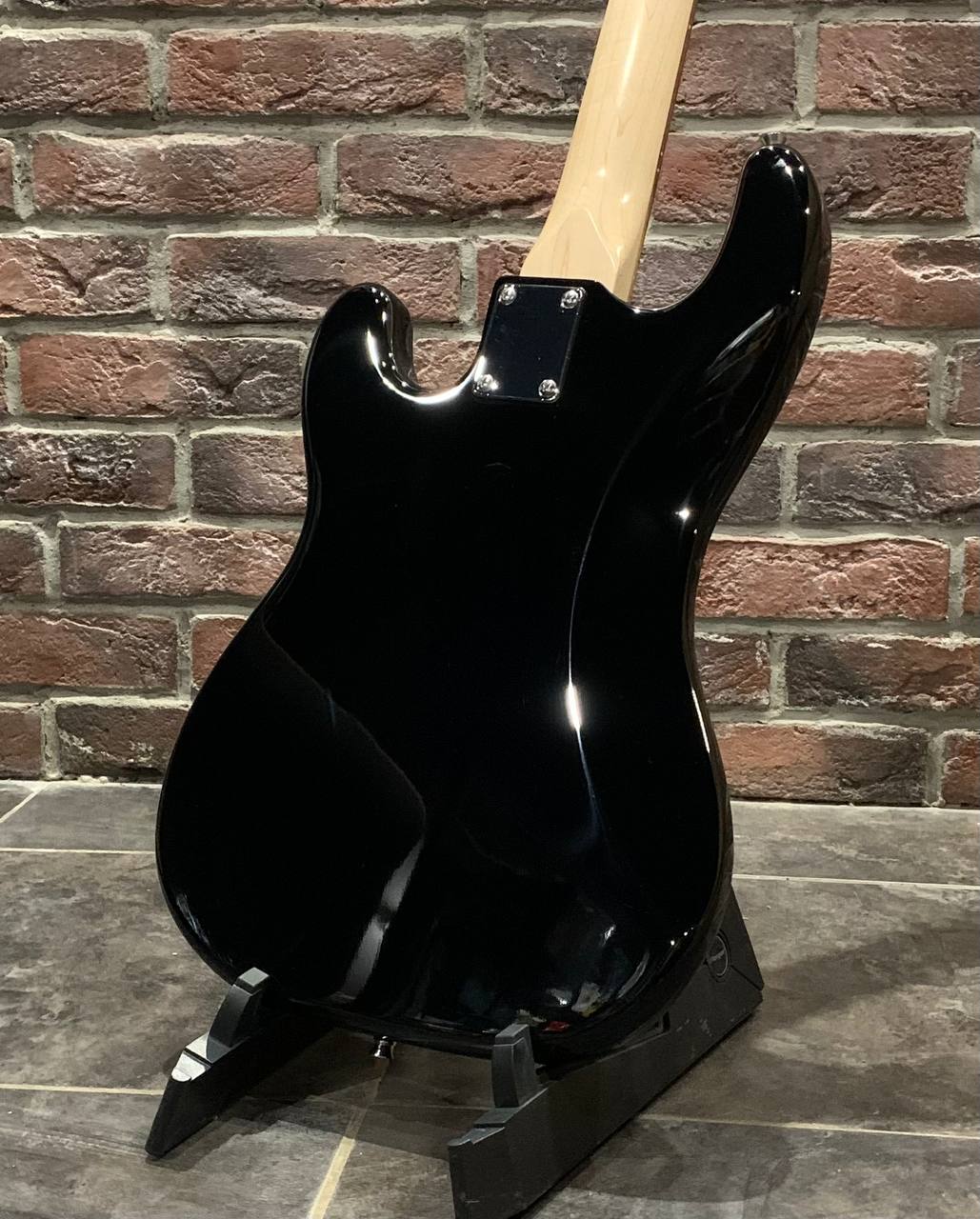 Бас Гитара Precision Bass BK-RD - изображение 2