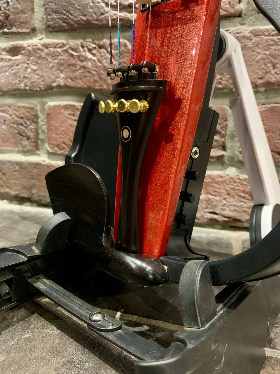 Электроскрипка EVL-05 Black-Red (полный комплект) - изображение 6
