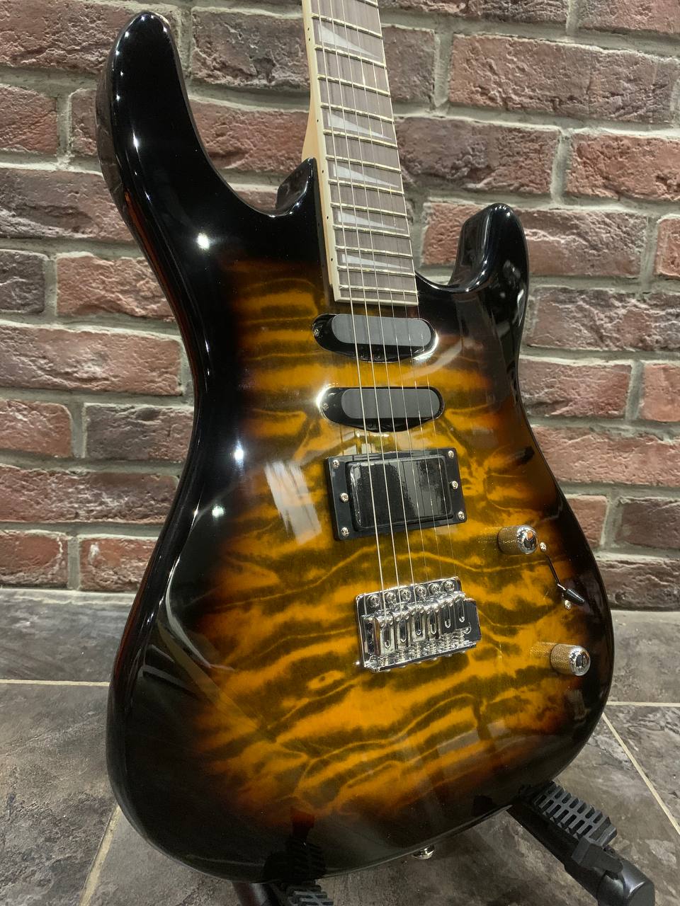 Электрогитара SuperStratocaster HSS (Акульи Зубы)