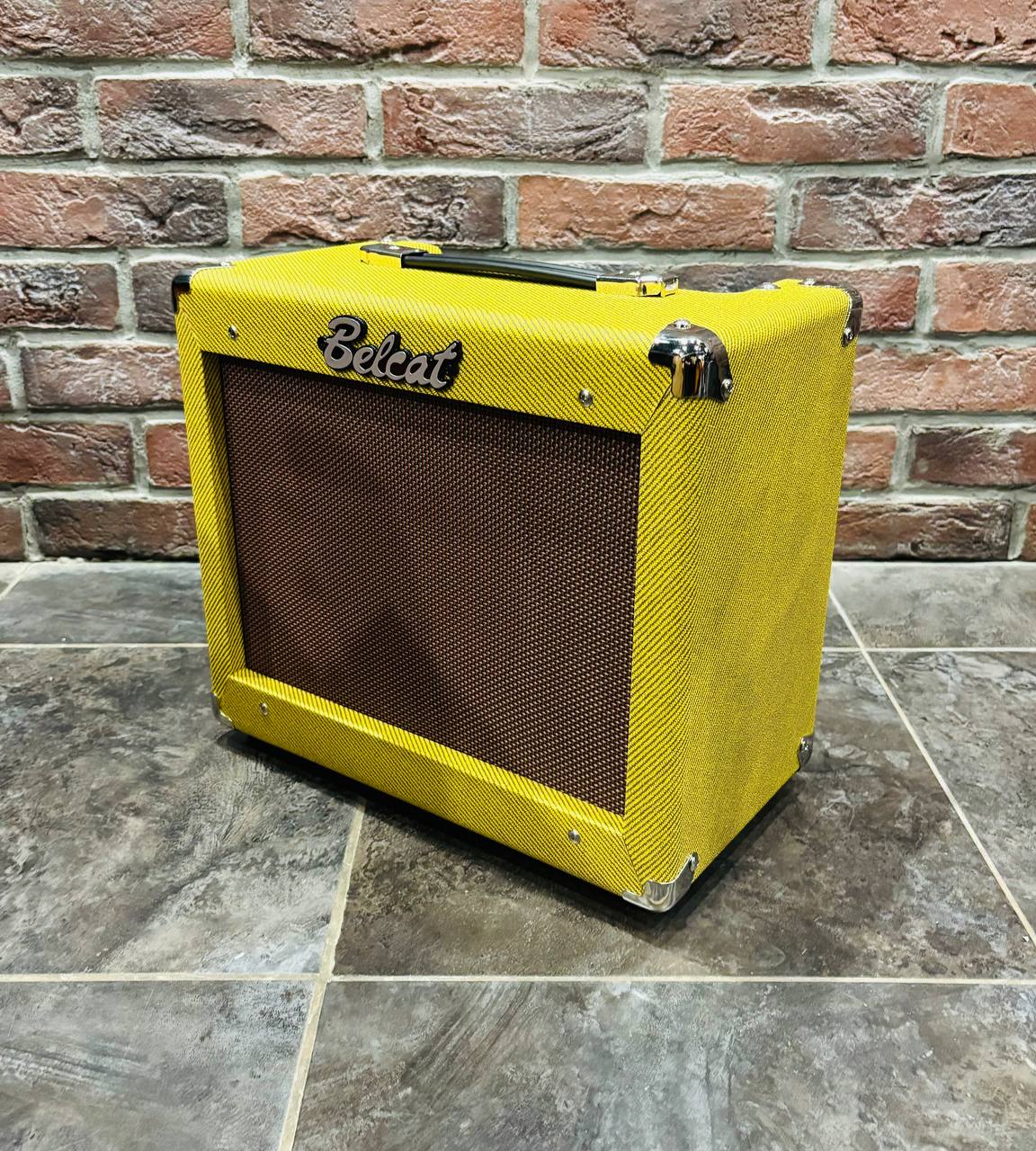 Гитарный Комбоусилитель Belcat Vintage 25 ват - изображение 3