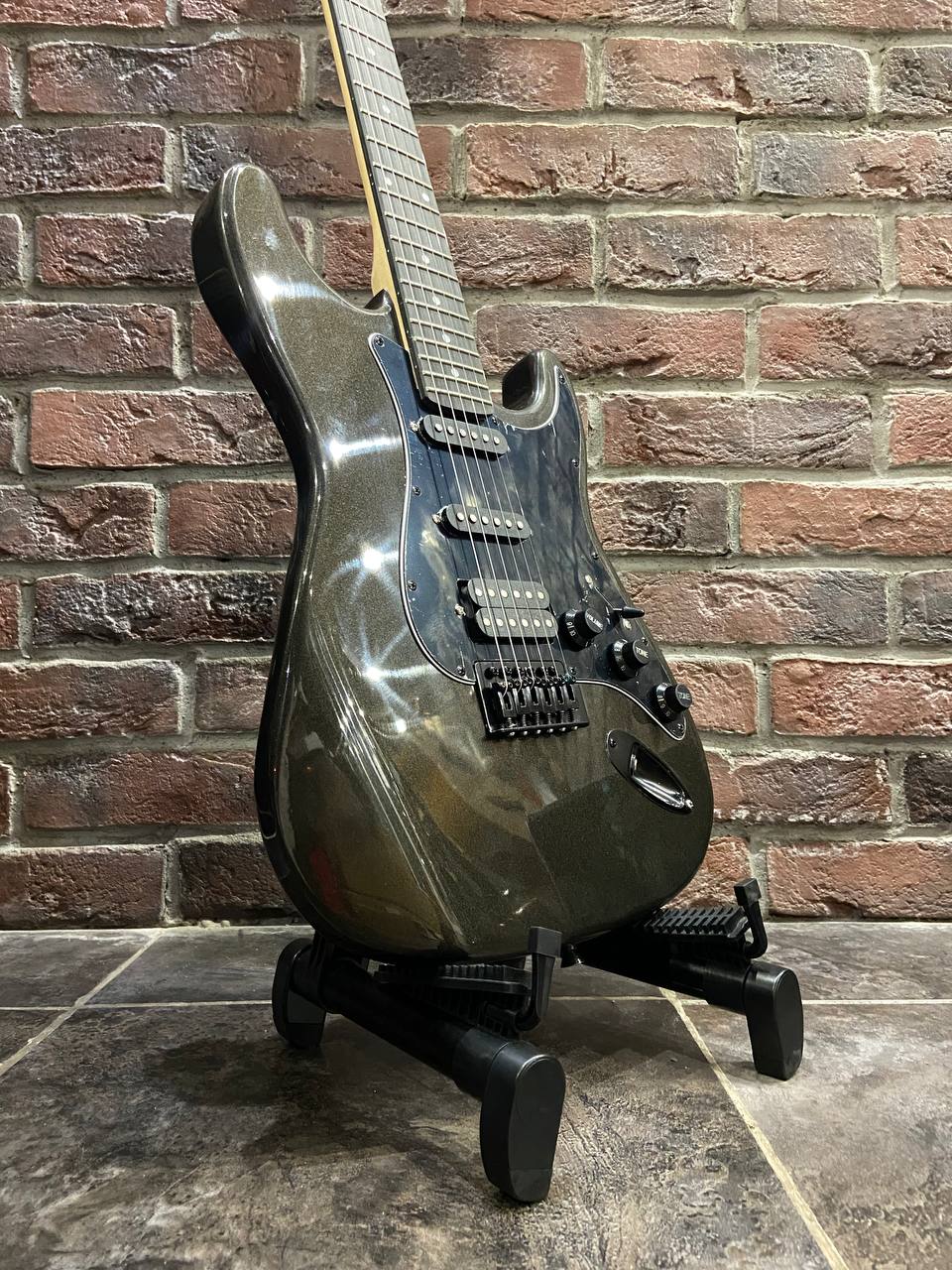 Электрогитара Stratocaster HHS Black Series + Комбик с Эффектами Vox (комплект) - изображение 3