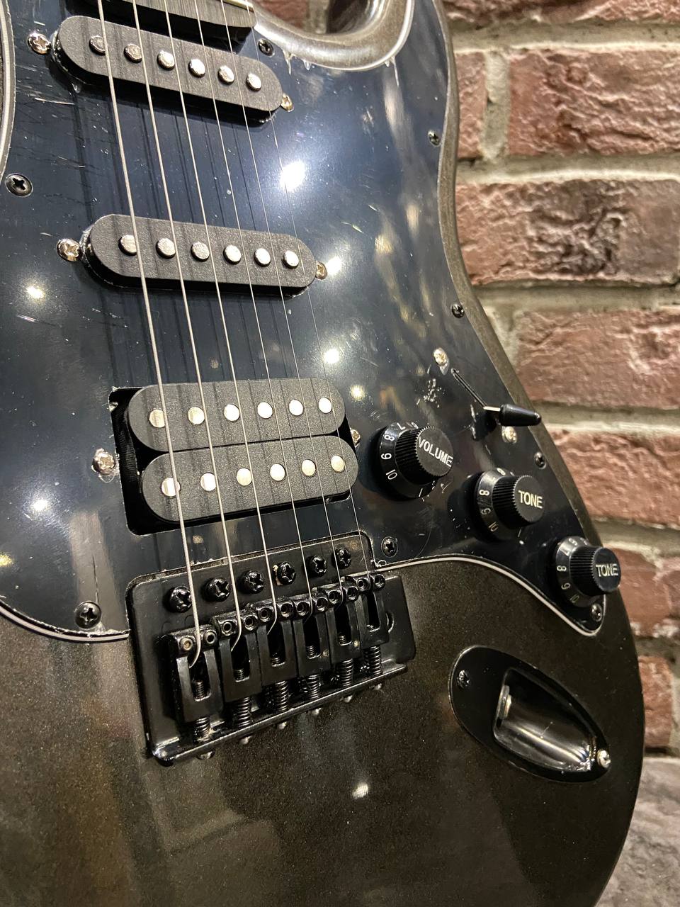 Электрогитара Stratocaster HHS Black Series + Комбик с Эффектами Vox (комплект) - изображение 5
