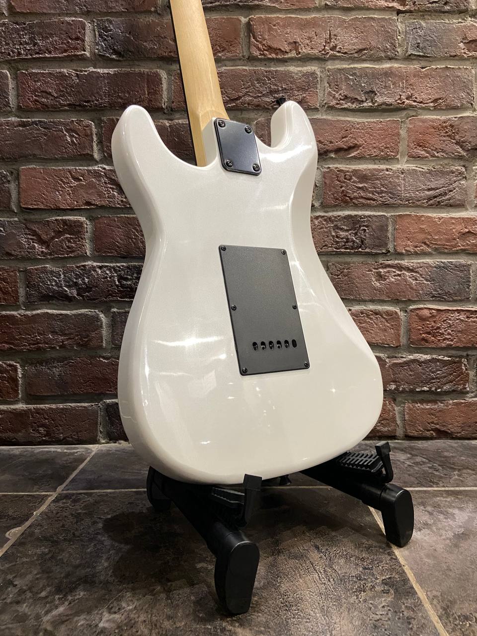 Электрогитара HHS Stratocaster + Цифровой Комбик с Эффектами Vox (комплект) - изображение 4