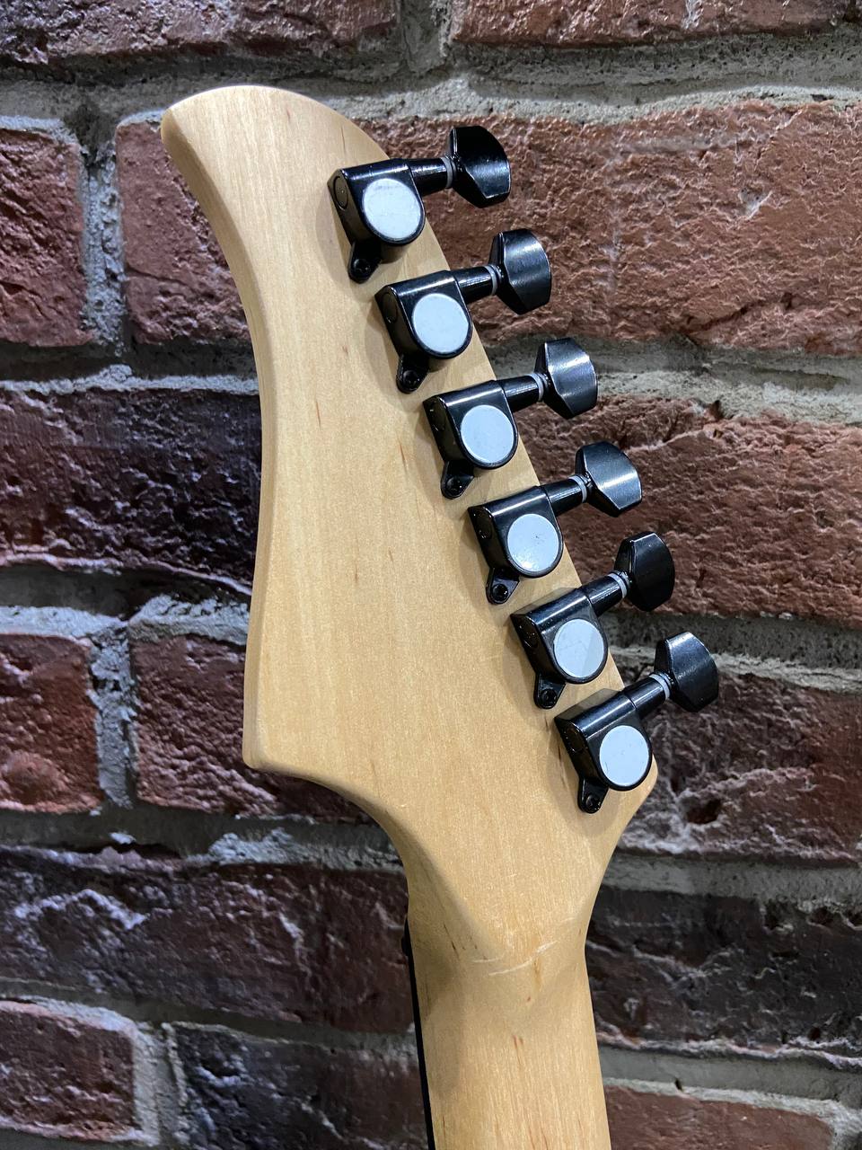 Электрогитара HHS Stratocaster + Цифровой Комбик с Эффектами Vox (комплект) - изображение 7