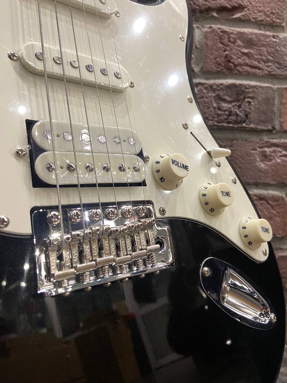Электрогитара Shinobi Stratocaster+ Комбоусилитель VOX (комплект) - изображение 6