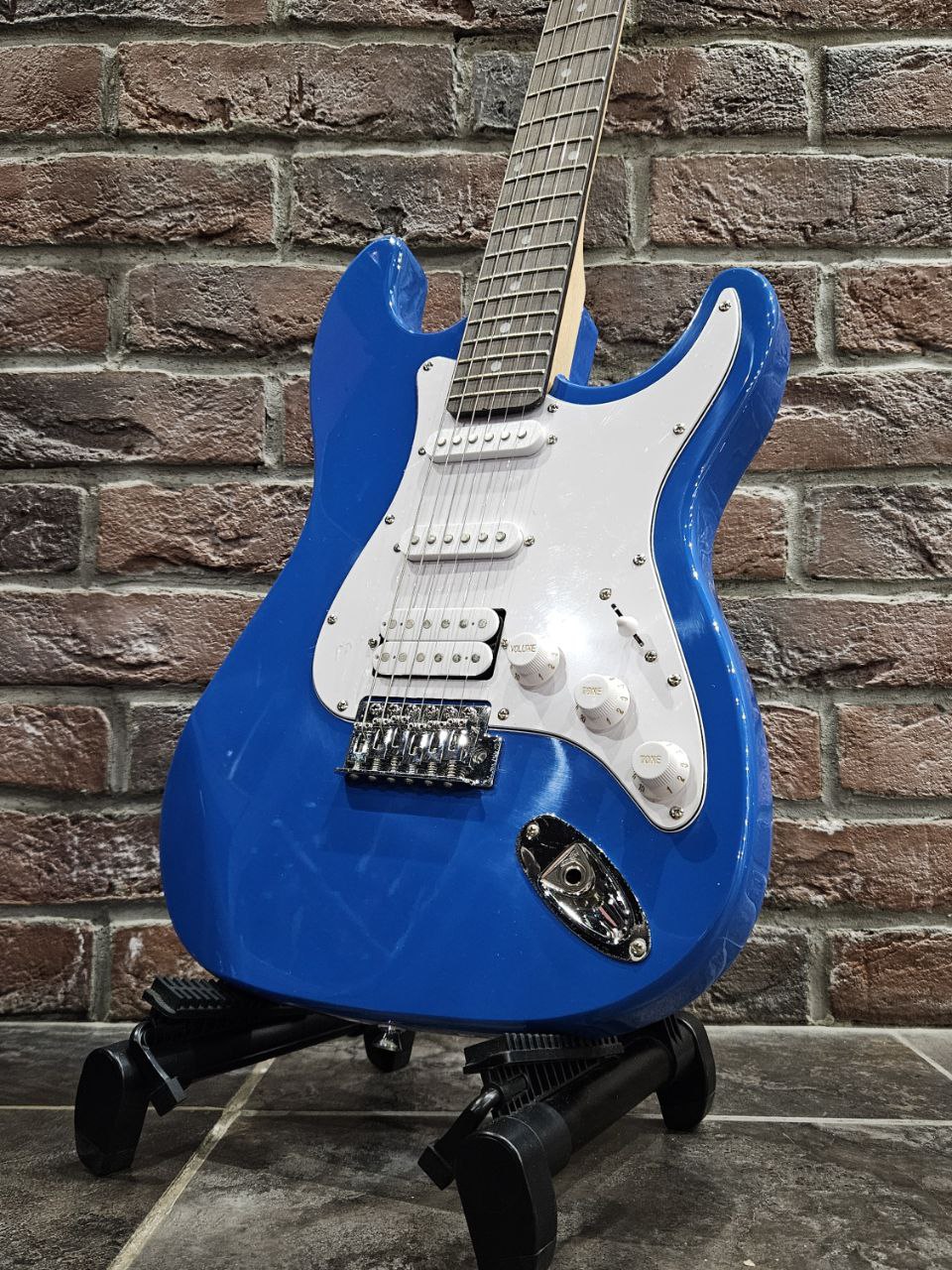 Электрогитара для Начинающих под Fender HH + Комбик 15 ват (комплект) - изображение 3
