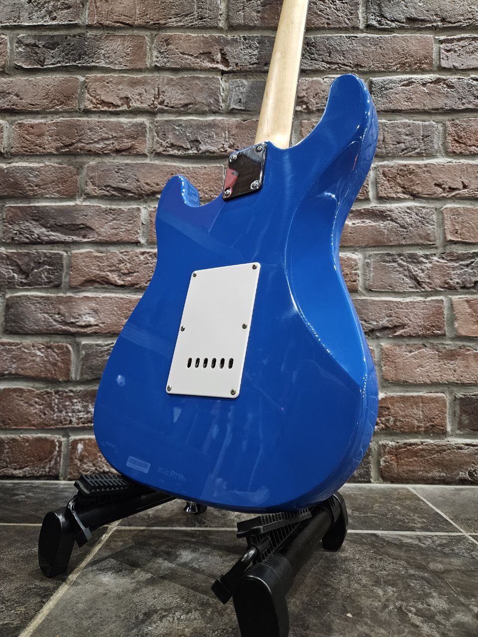 Электрогитара для Начинающих под Fender HH + Комбик 15 ват (комплект) - изображение 4
