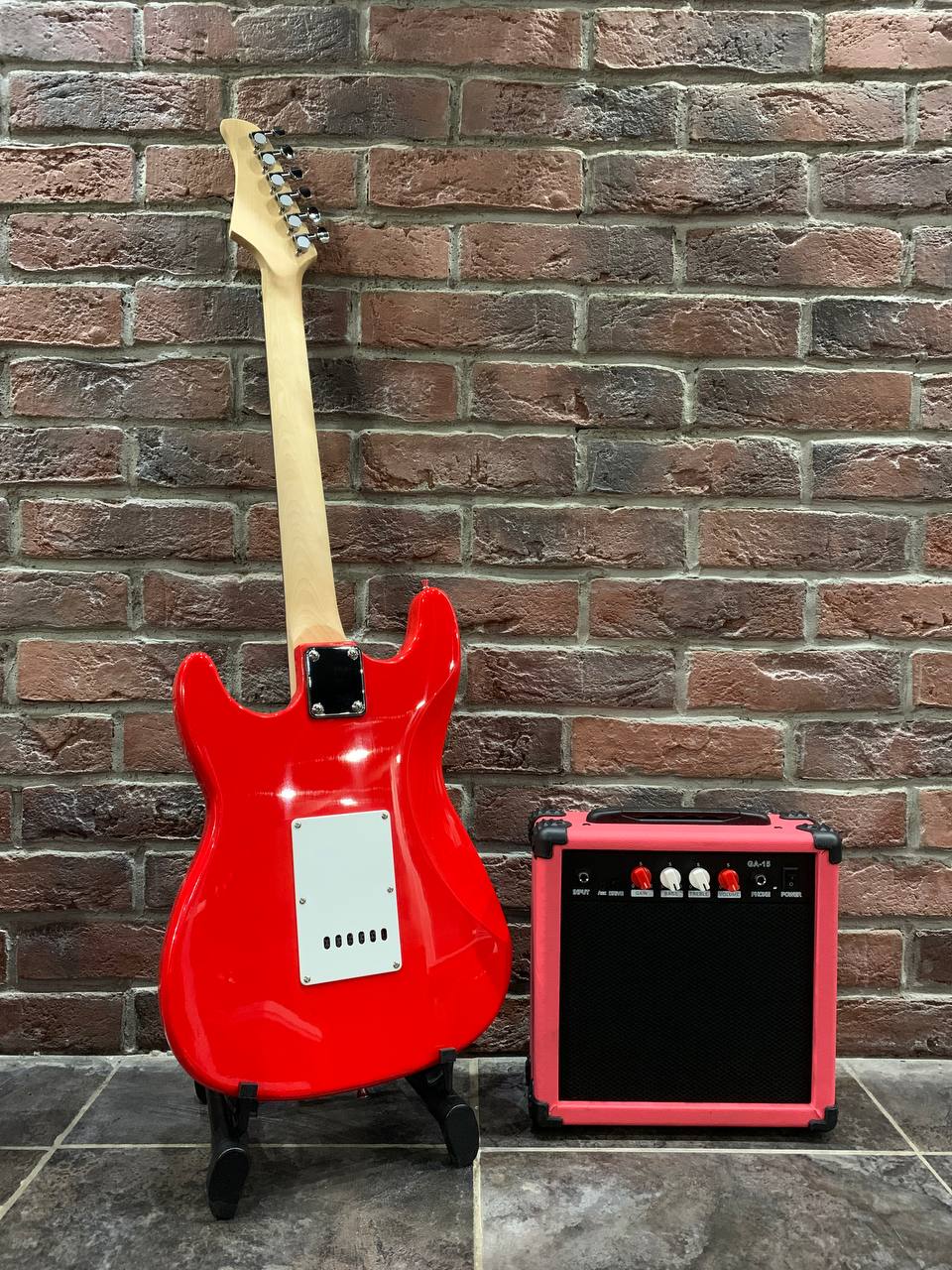 Электрогитара Stratocaster RD HSS + Комбик 15 ват (комплект) - изображение 2