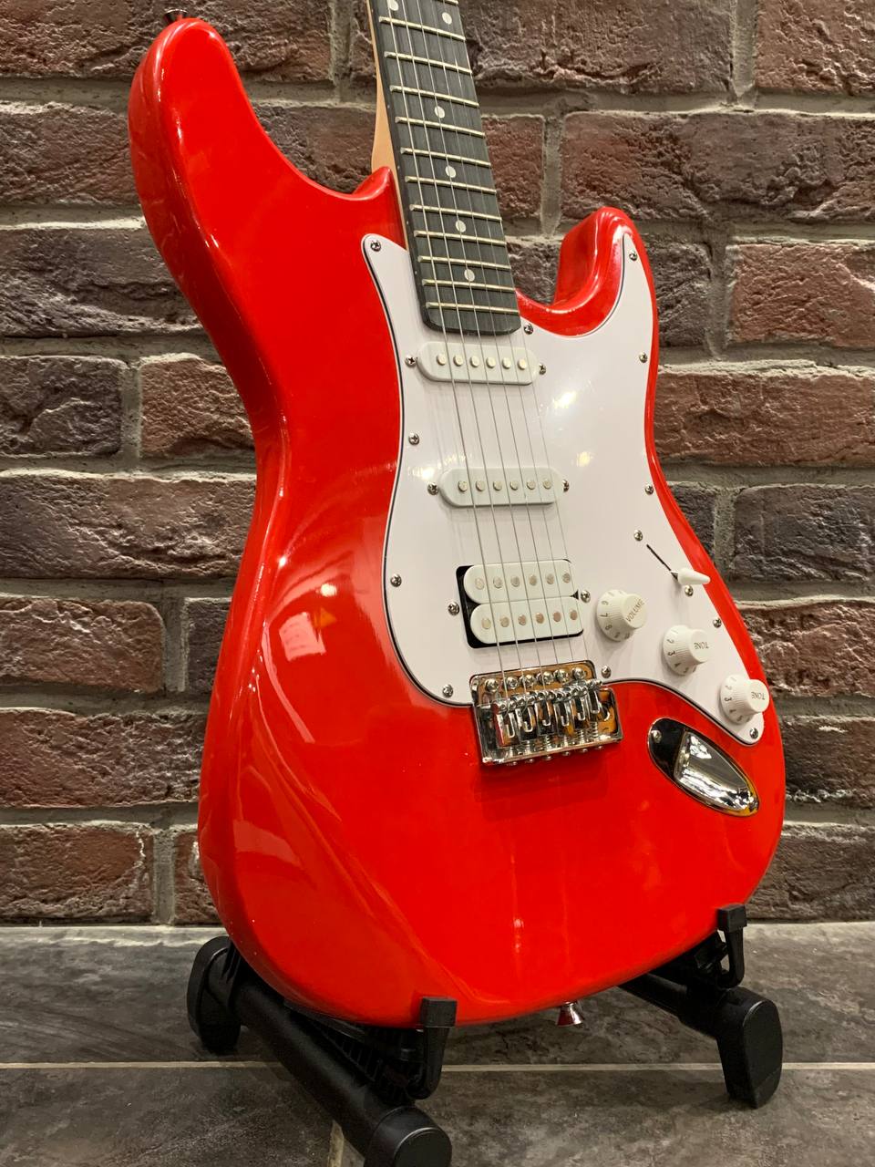 Электрогитара Stratocaster RD HSS + Комбик 15 ват (комплект) - изображение 3