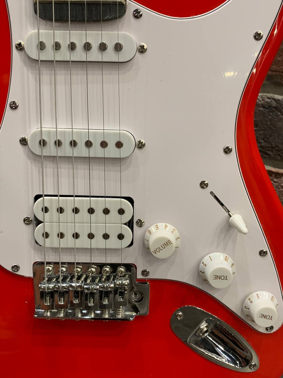 Электрогитара Stratocaster RD HSS + Комбик 15 ват (комплект) - изображение 5
