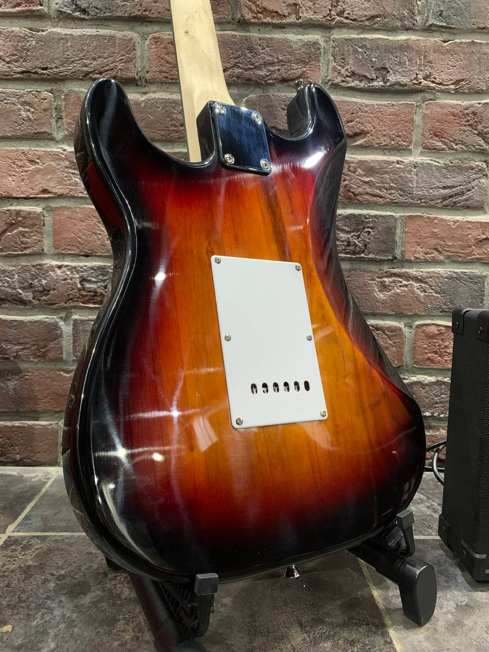 Электрогитара Stratocaster c Комбоусилителем 10 ват (комплект) - изображение 4