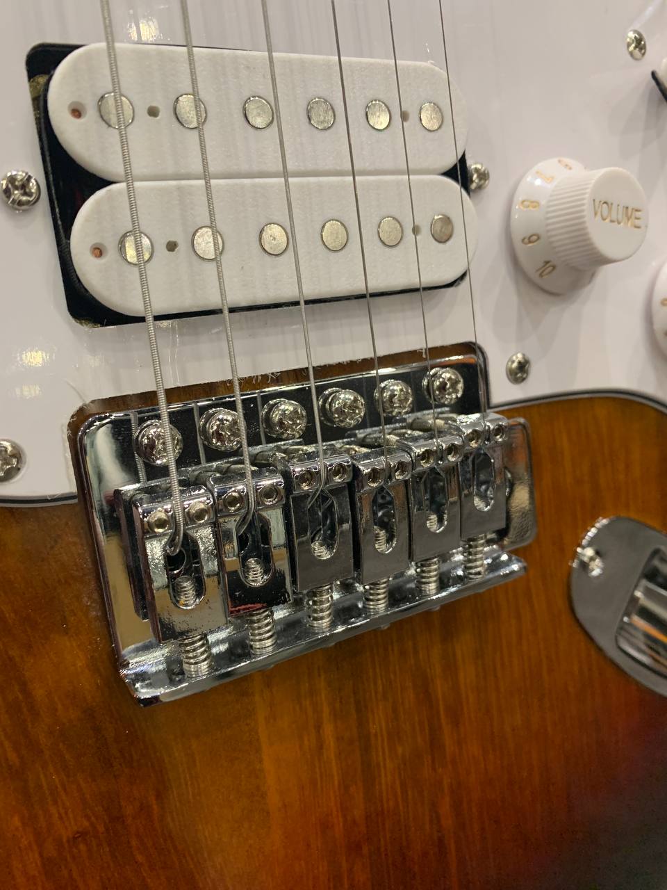 Электрогитара Stratocaster c Комбоусилителем 10 ват (комплект) - изображение 5