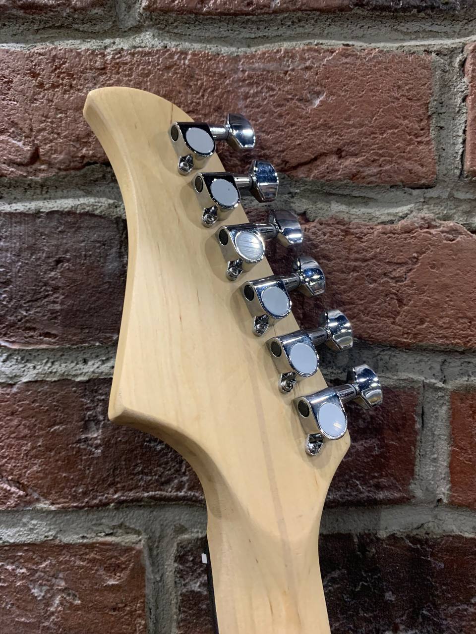Электрогитара Stratocaster c Комбоусилителем 10 ват (комплект) - изображение 10