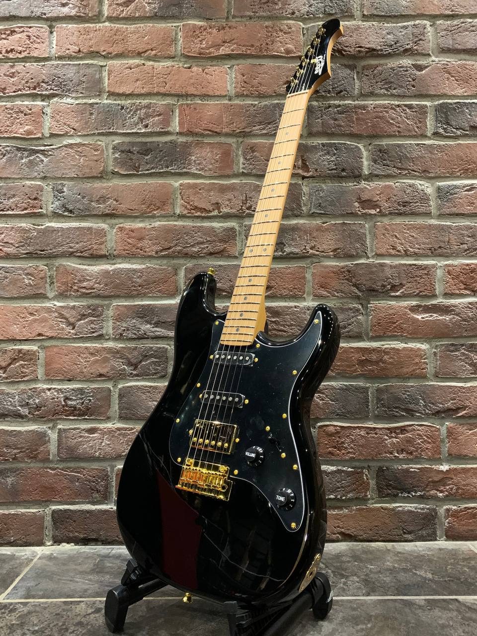 Электрогитара Jet Black-Gold Stratocaster HSS - изображение 9