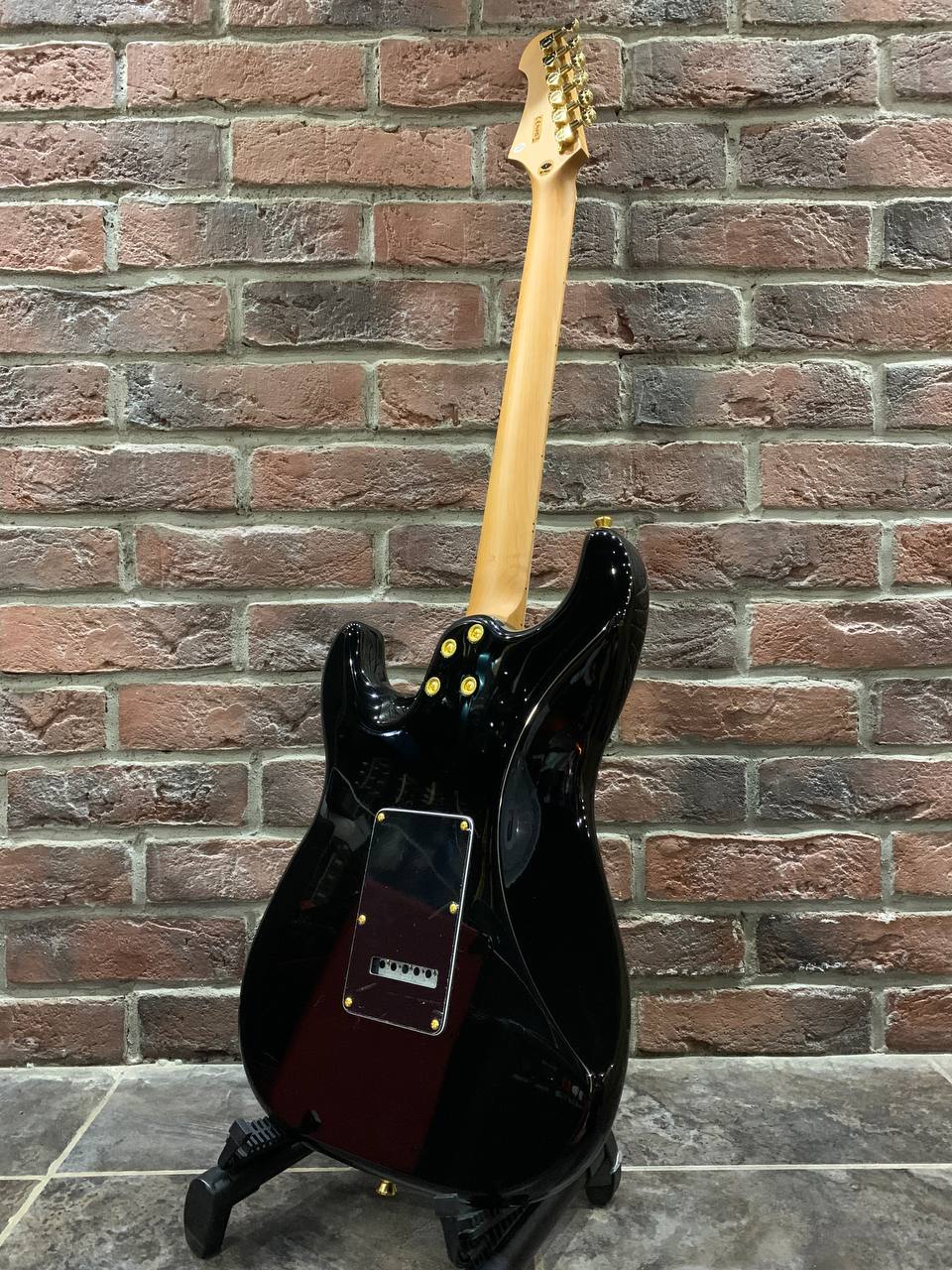 Электрогитара Jet Black-Gold Stratocaster HSS - изображение 10