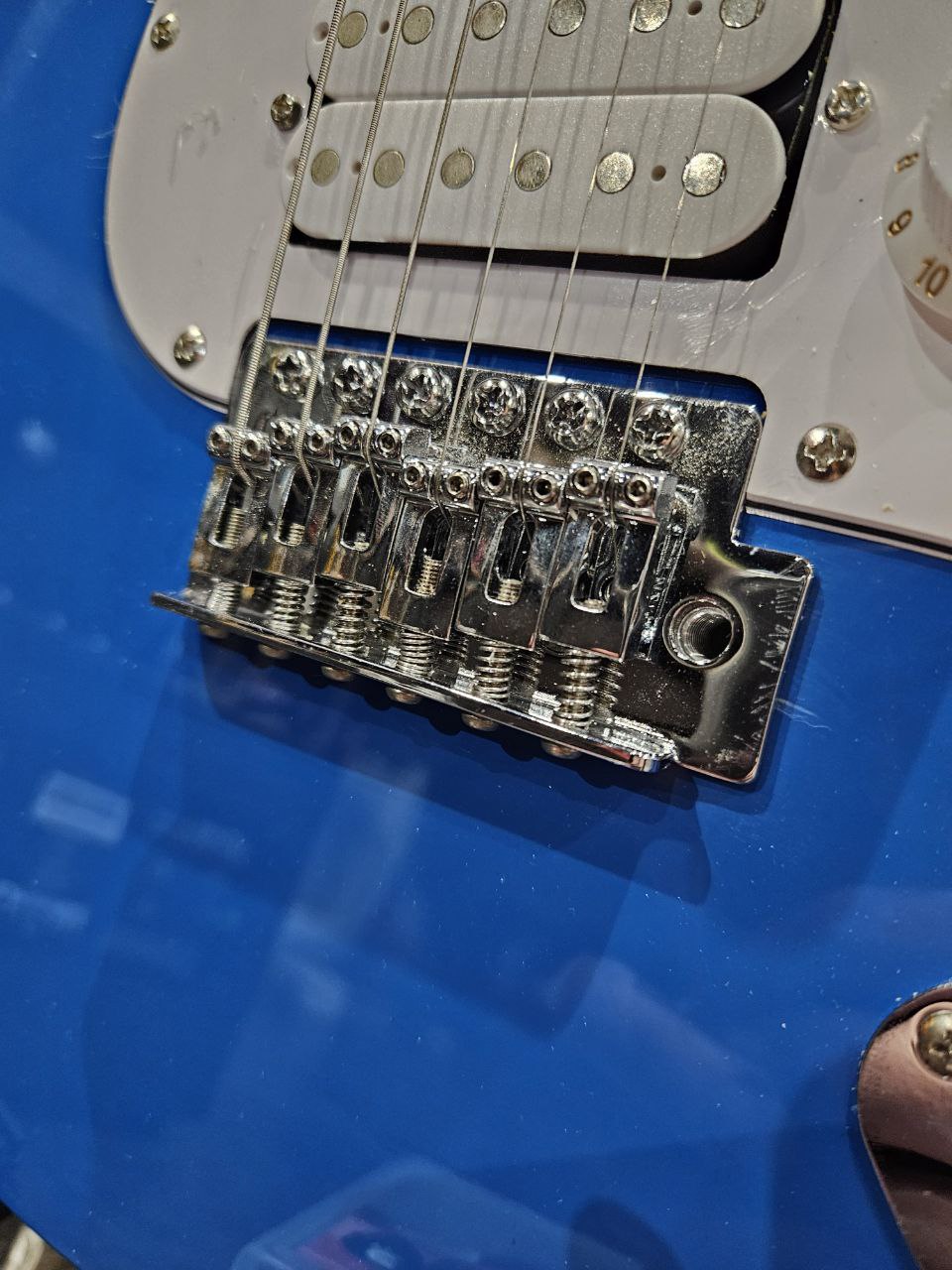 Электрогитара Stratocaster HSS + Комбик-Тюнер 10 ват (комплект) - изображение 5