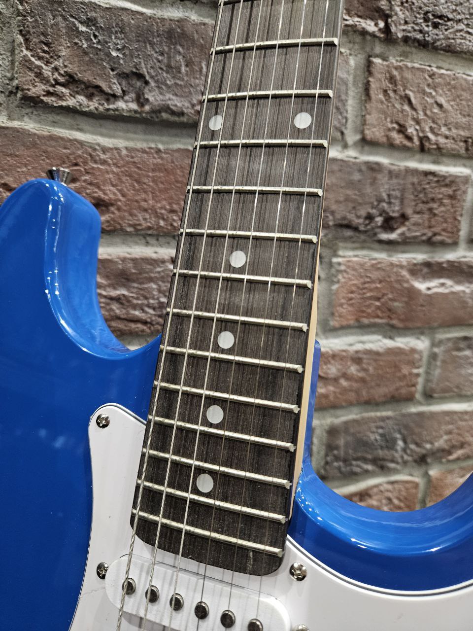 Электрогитара Stratocaster HSS + Комбик-Тюнер 10 ват (комплект) - изображение 6