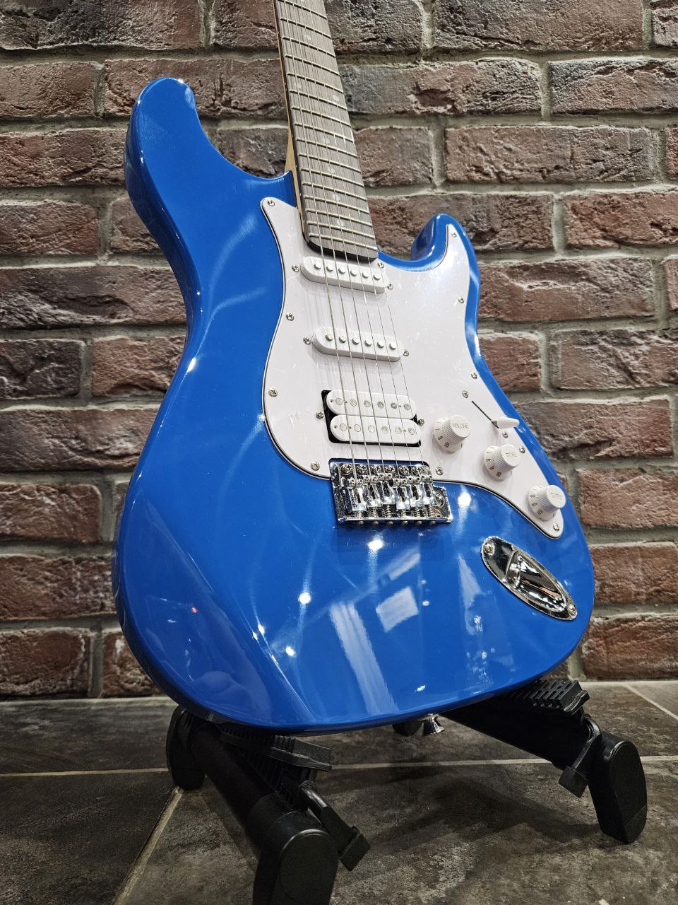 Электрогитара Stratocaster HSS + Комбик-Тюнер 10 ват (комплект) - изображение 8