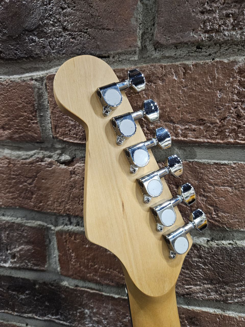 Электрогитара Stratocaster HSS + Комбик-Тюнер 10 ват (комплект) - изображение 9