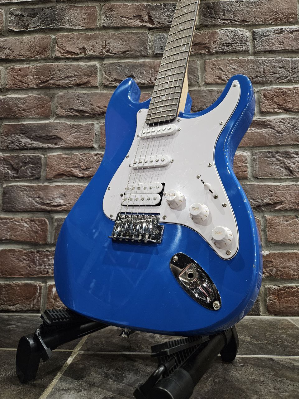 Электрогитара под Fender + Комбоусилитель 5 ват (комплект) - изображение 3