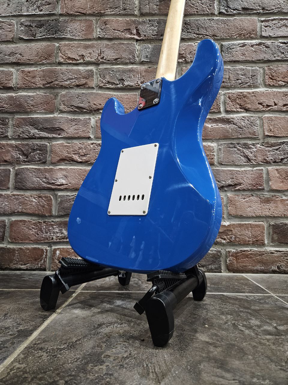 Электрогитара под Fender + Комбоусилитель 5 ват (комплект) - изображение 4