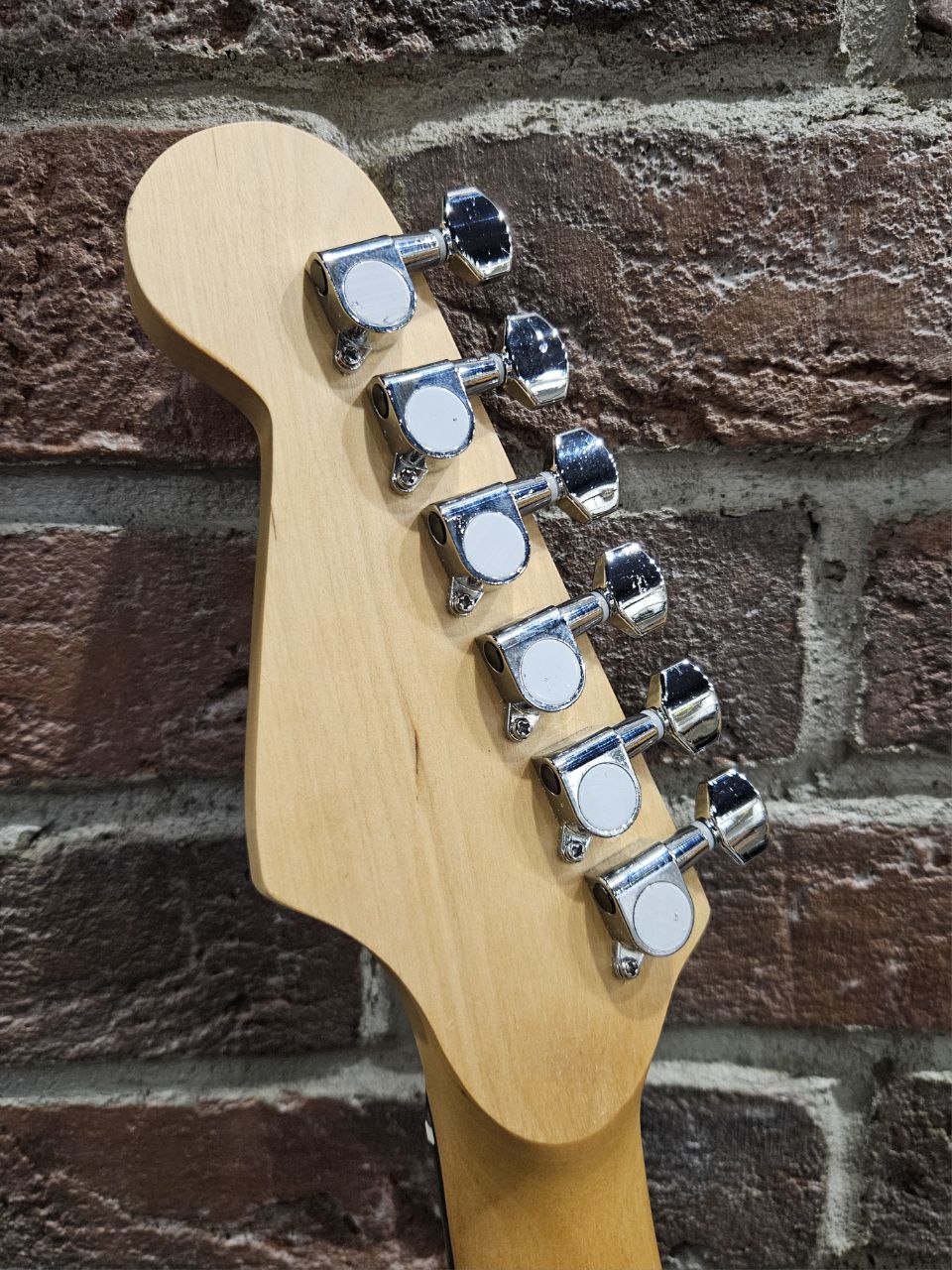 Электрогитара под Fender + Комбоусилитель 5 ват (комплект) - изображение 7