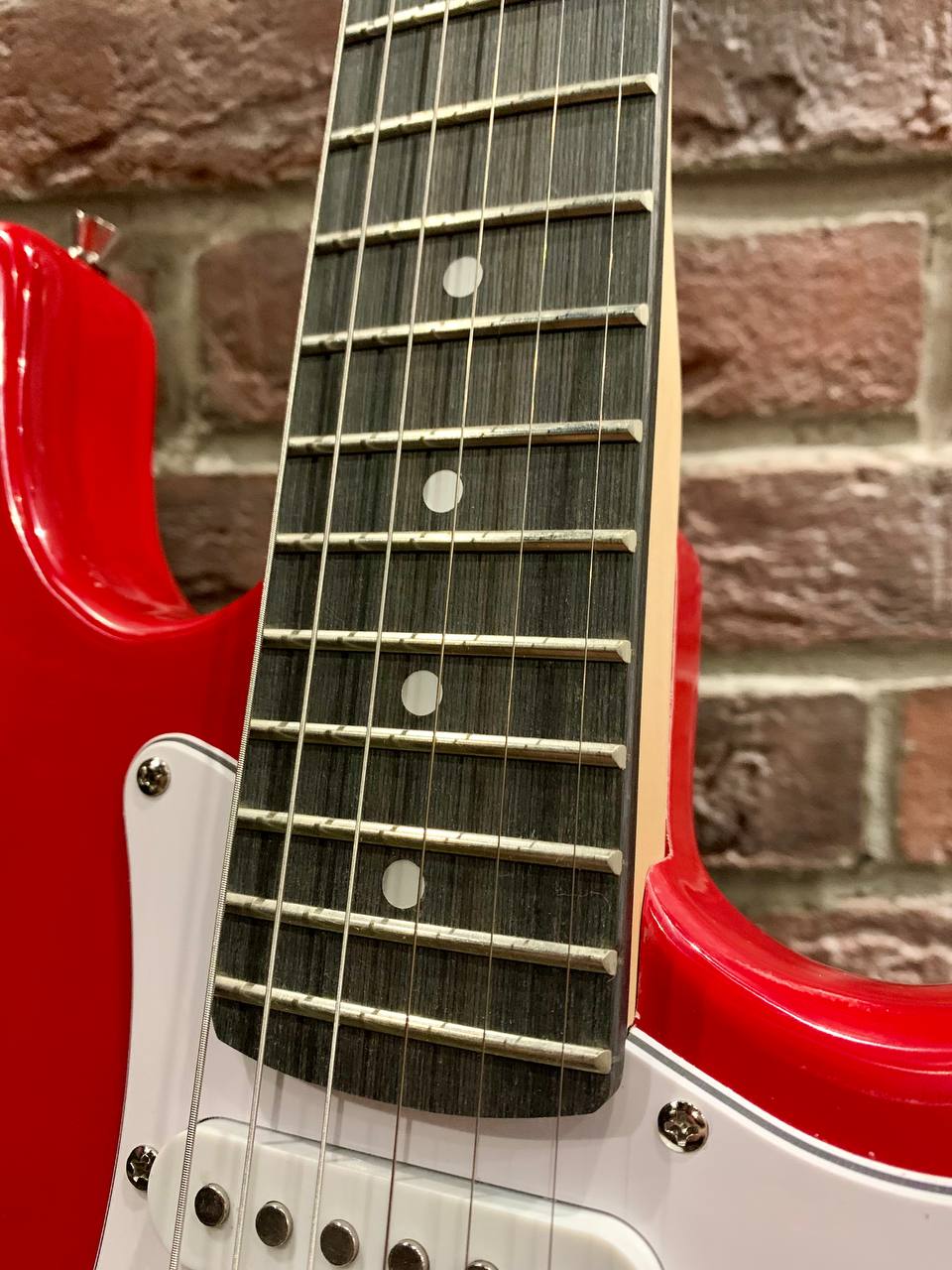 Электрогитара Stratocaster для Начинающих + Комбик 15 ват (комплект) - изображение 5