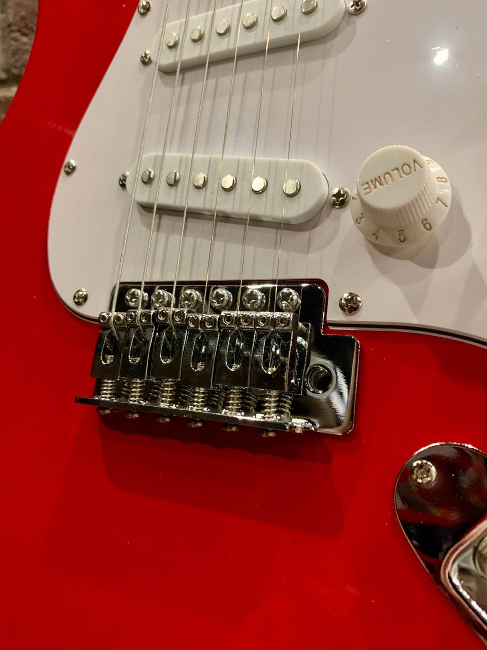 Электрогитара Stratocaster для Начинающих + Комбик 15 ват (комплект) - изображение 6