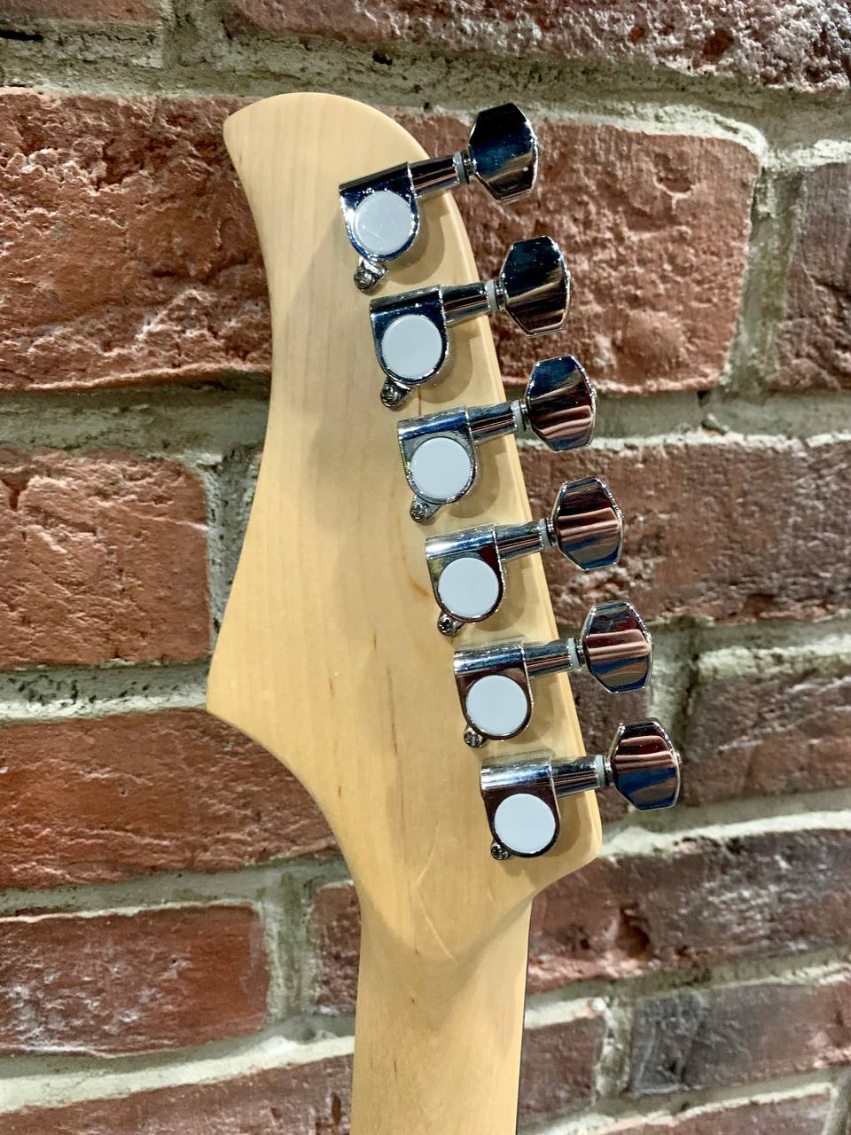 Электрогитара Stratocaster для Начинающих + Комбик 15 ват (комплект) - изображение 8